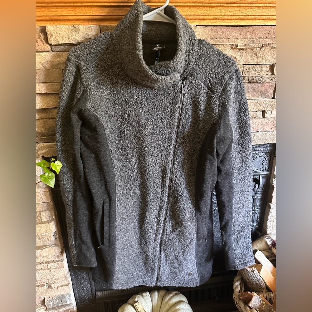 Zip sweater
